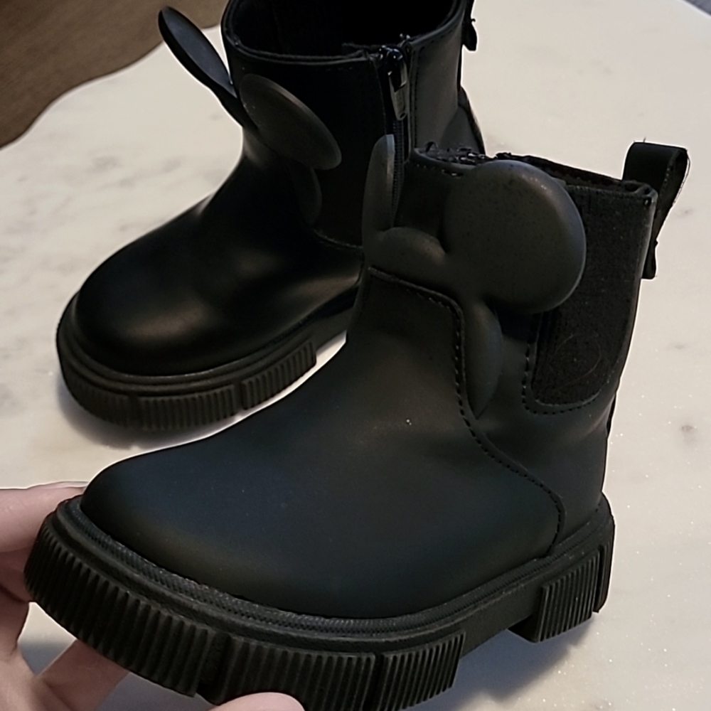 👸👢👢